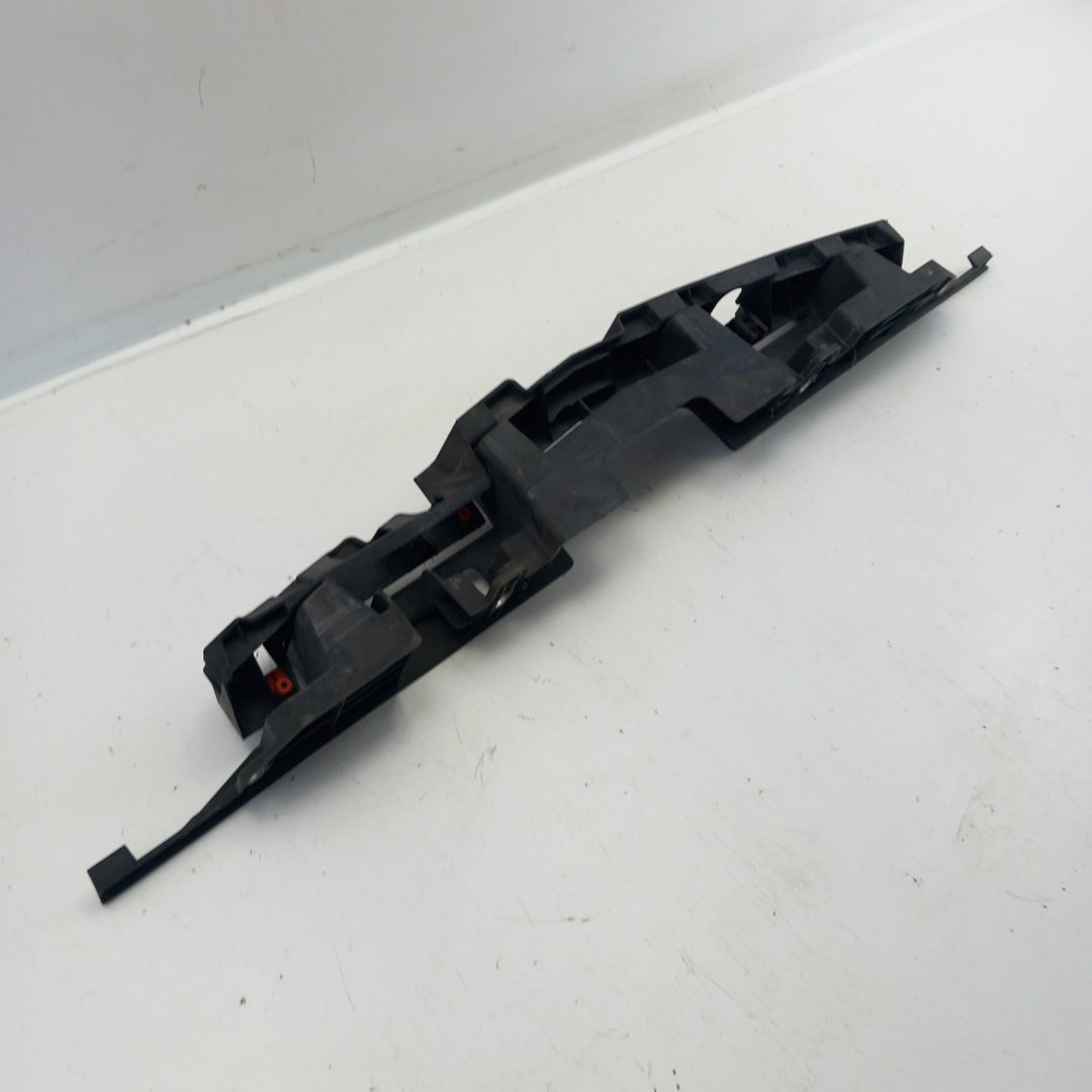 Водач предна броня централен Opel Astra J