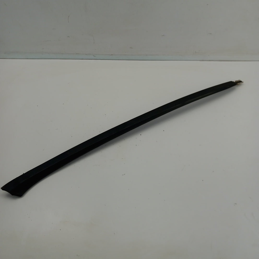 Лайстна предно стъкло дясна греда Opel Astra J