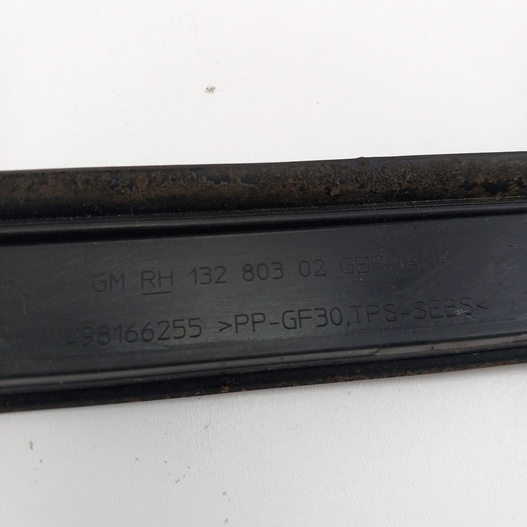 Лайстна предно стъкло дясна греда Opel Astra J