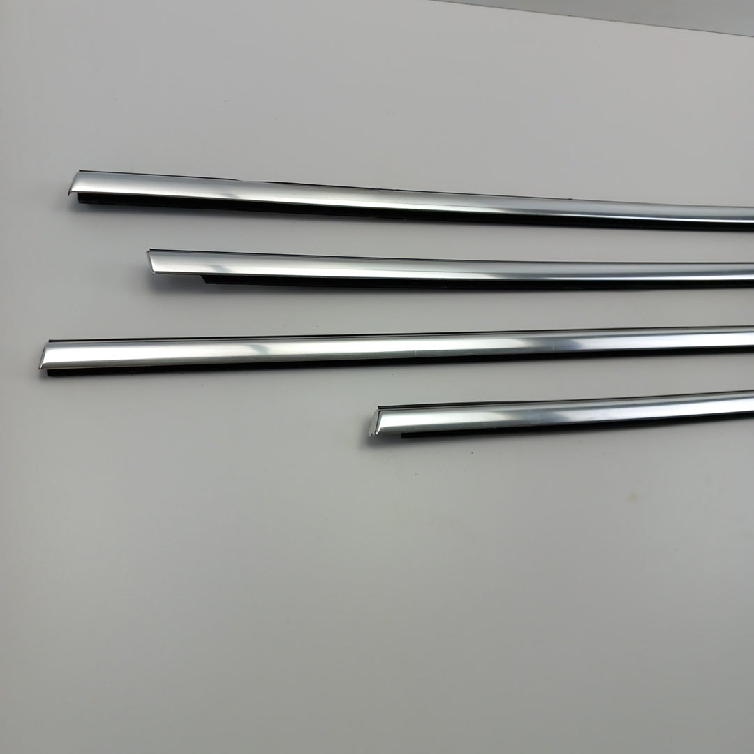 Лайстна стъкло на врата предна лява външна комплект x4 Opel Astra J 5-Türer