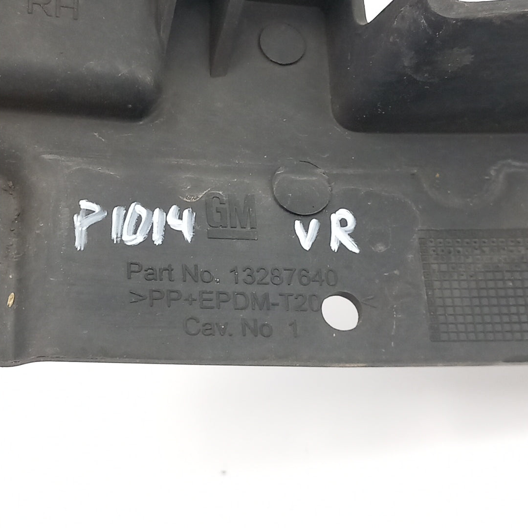 Водач предна броня десен Opel Astra J