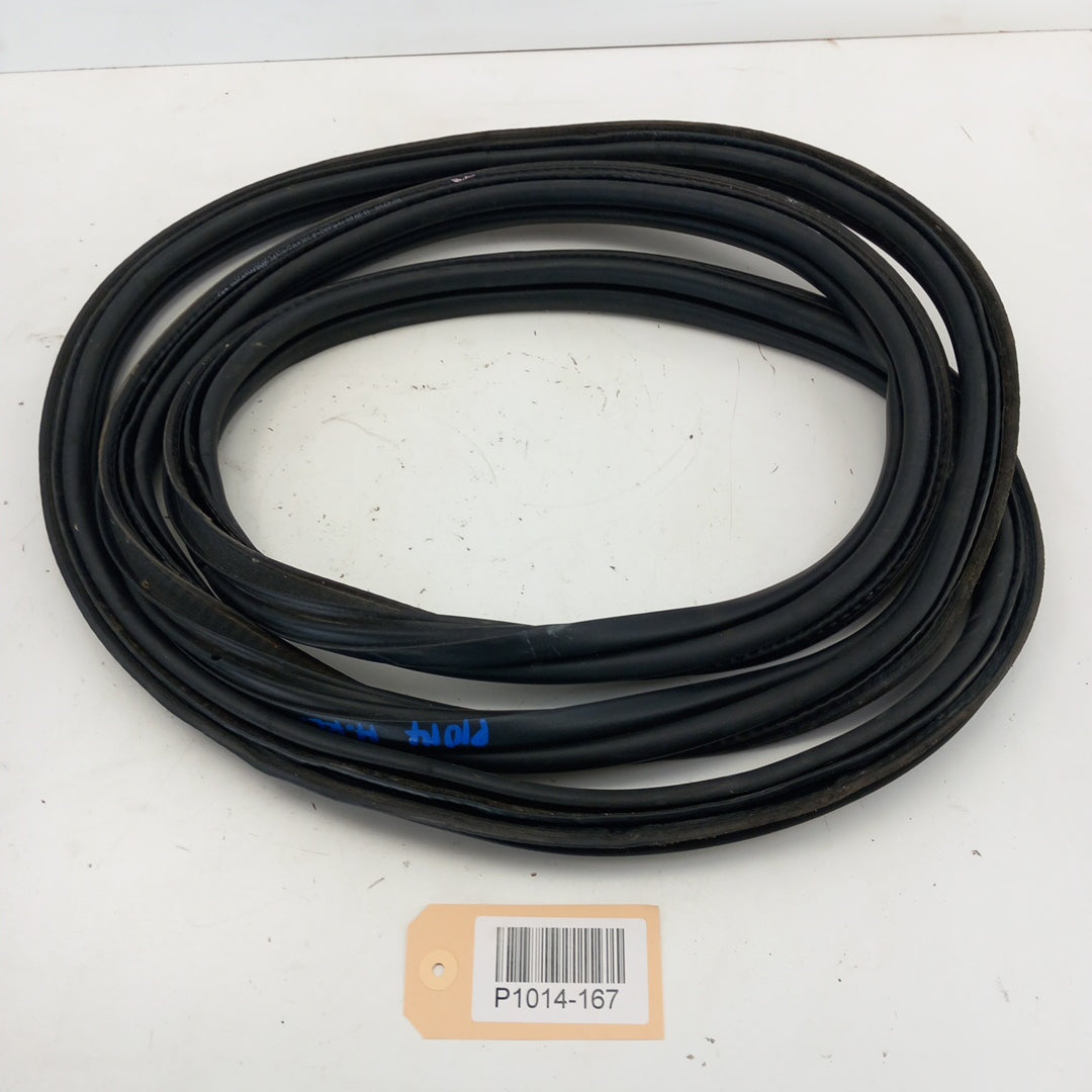 Уплътнение капак багажник минимално повреден Opel Astra J 5-Türer