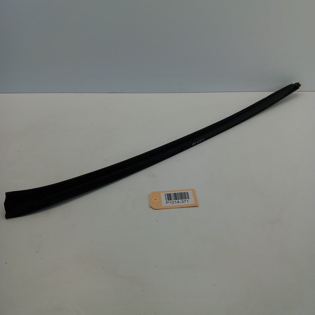 Лайстна предно стъкло дясна греда Opel Astra J