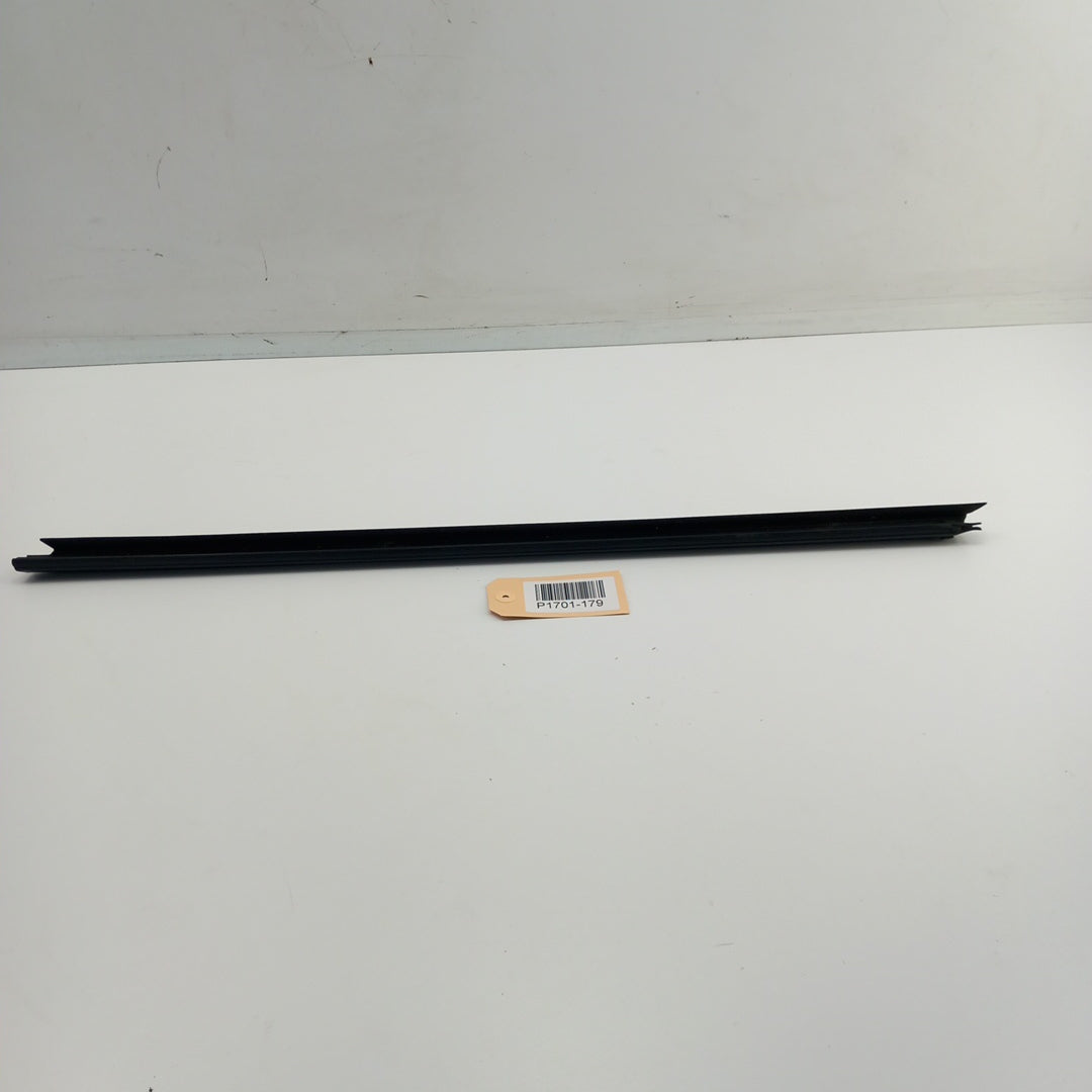 Лайстна стъкло на врата предна дясна вътрешна Opel Crossland X