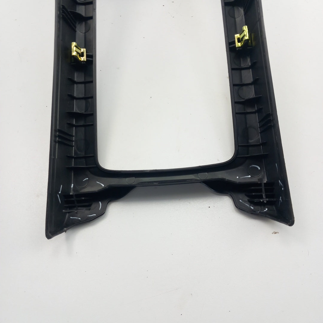 Пластмаса средна конзола дефект Opel Antara