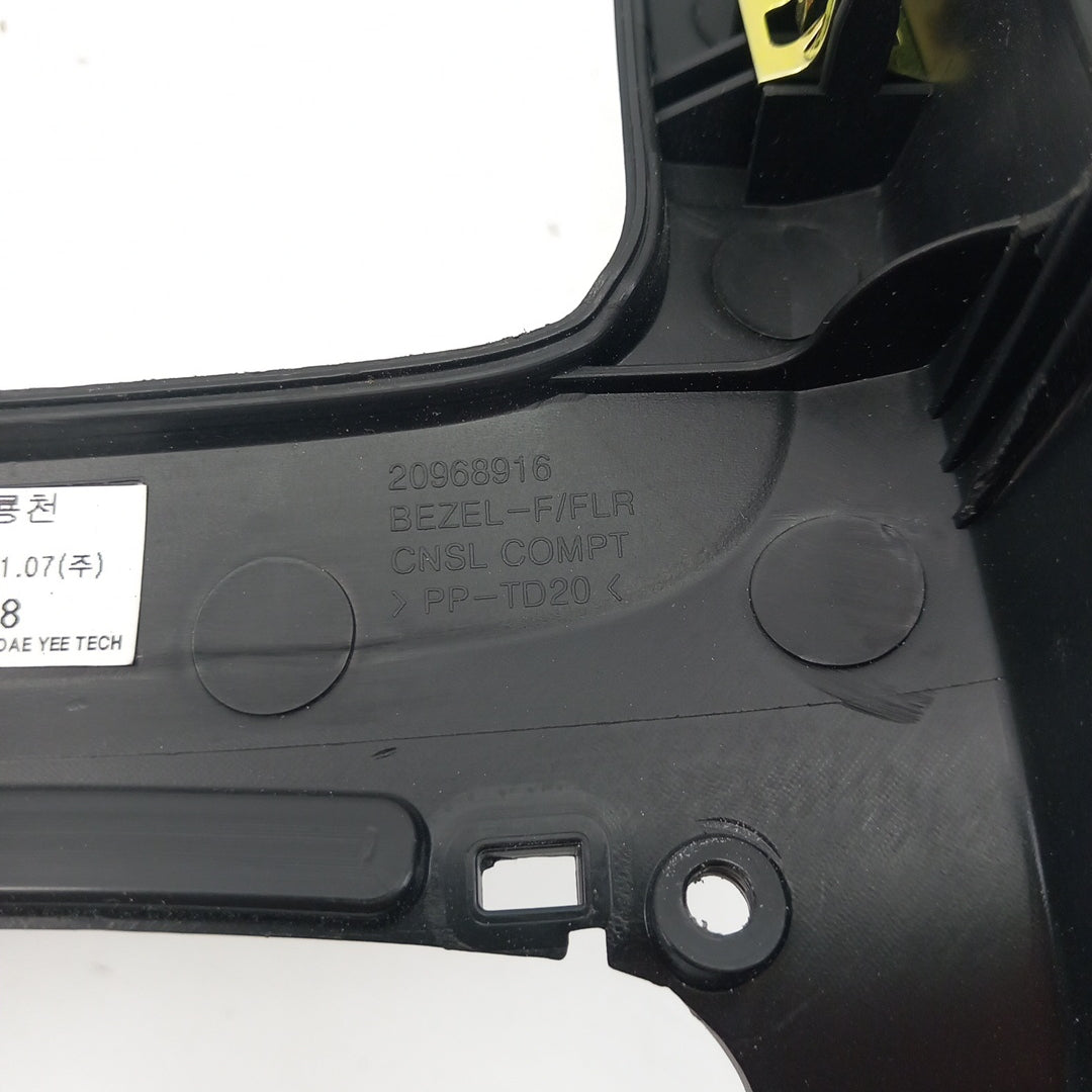 Пластмаса средна конзола дефект Opel Antara