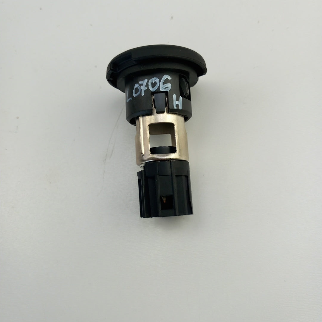 Букса аксесоари 12V отзад Opel Antara