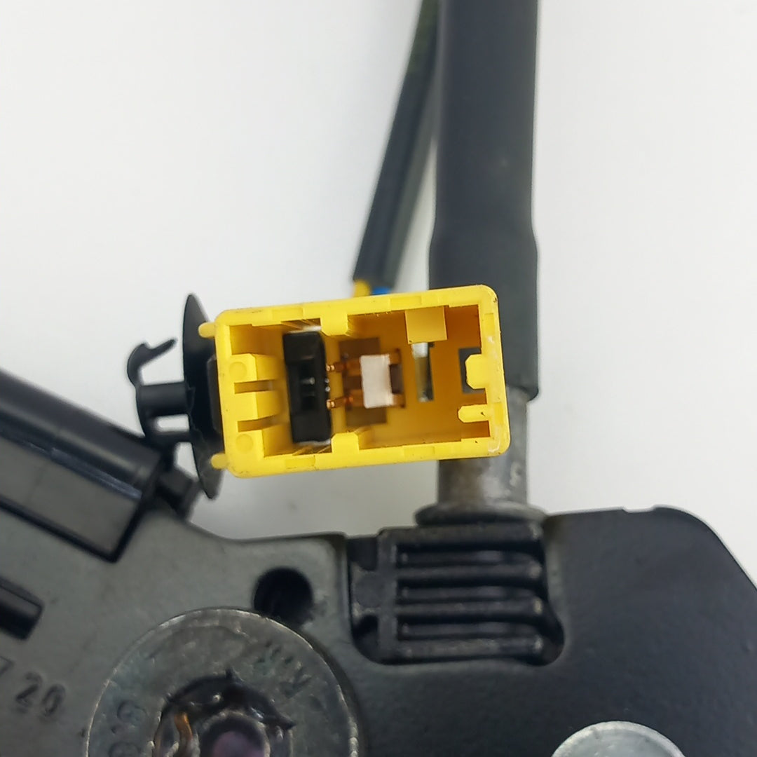 Пиропатрон предна лява седалка външен дефект Opel Meriva B