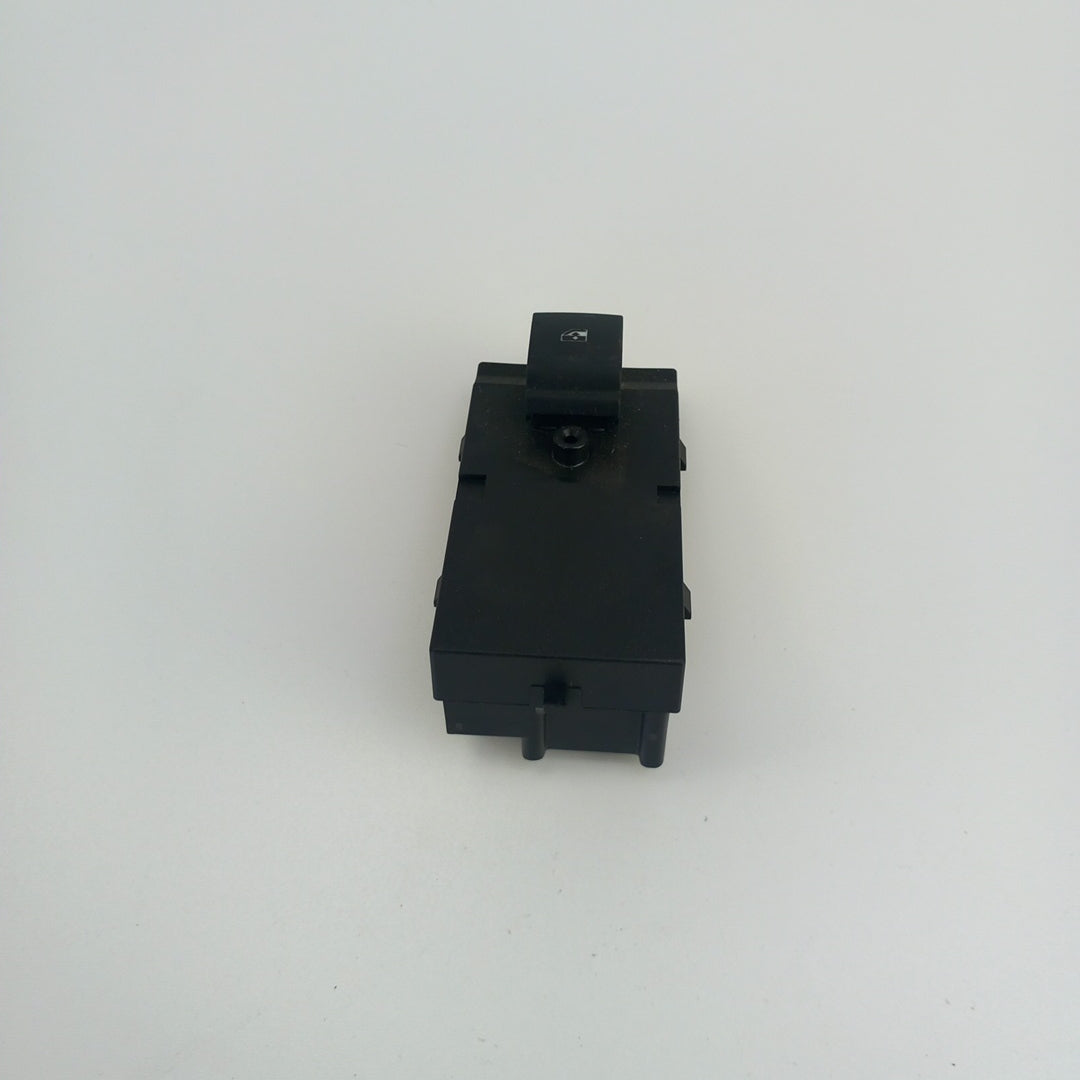 Бутон ел. стъкла предна дясна врата черен Opel Meriva B