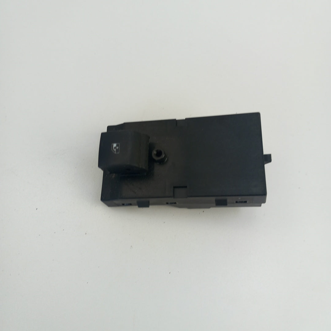 Бутон ел. стъкла предна дясна врата черен Opel Meriva B