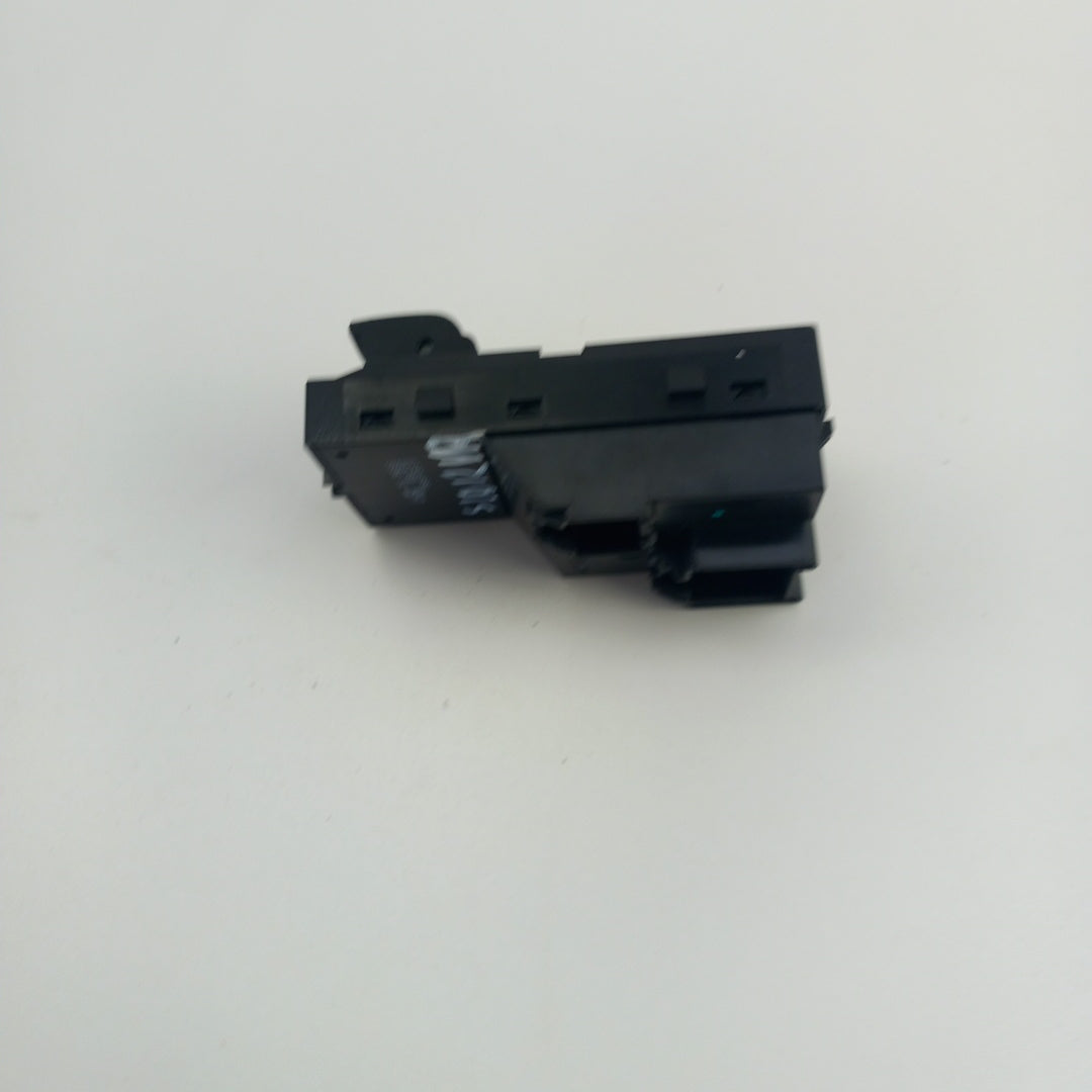 Бутон ел. стъкла предна дясна врата черен Opel Meriva B