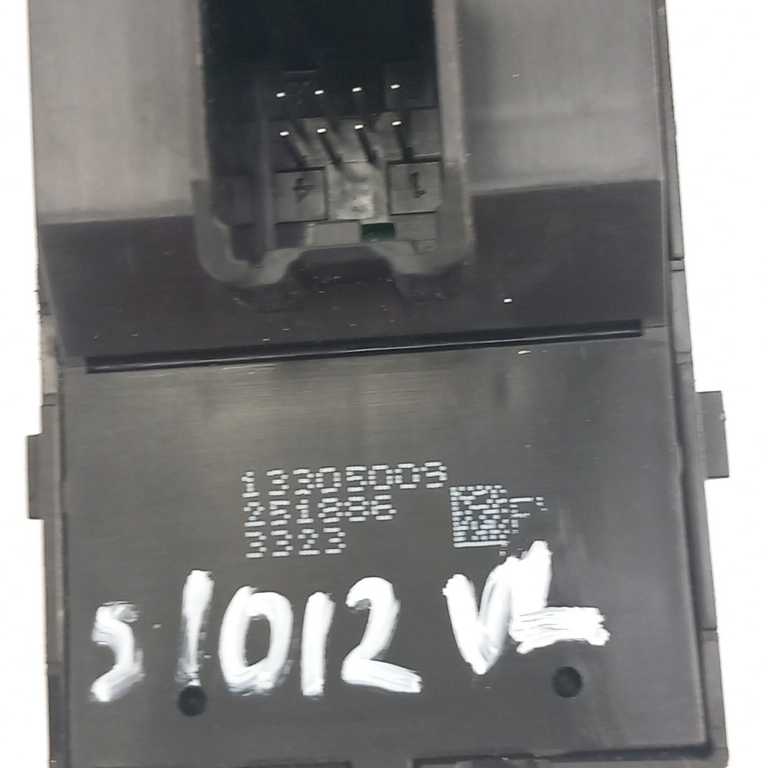 Бутон ел. стъкла предна лява врата черен Opel Meriva B