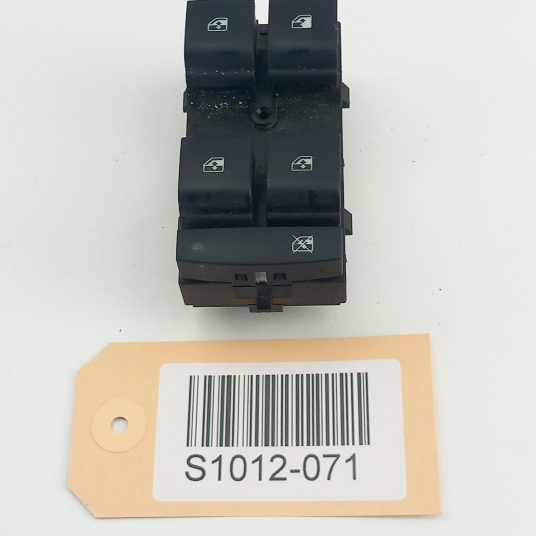 Бутон ел. стъкла предна лява врата черен Opel Meriva B