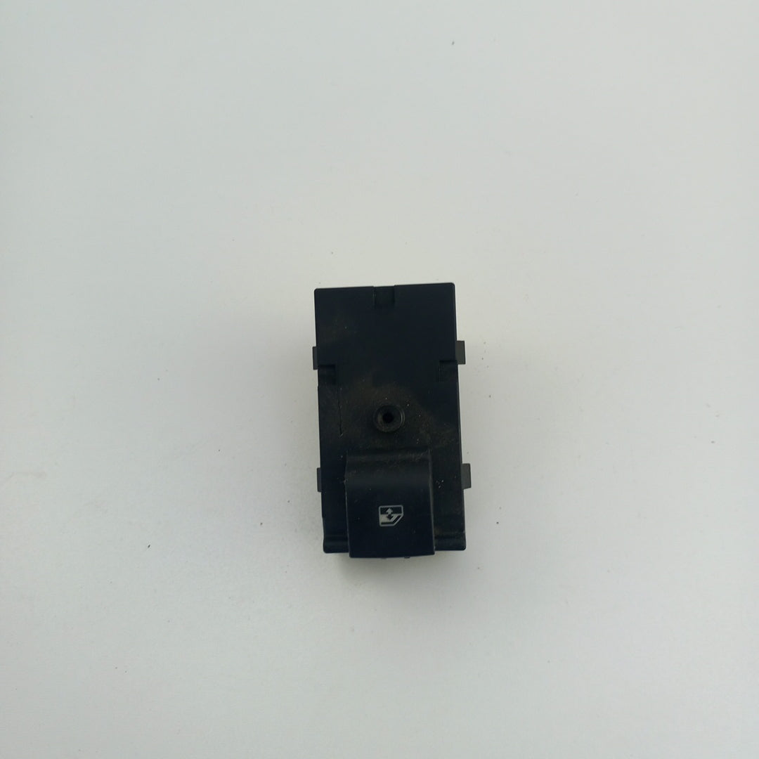 Бутон ел. стъкла задна врата лява / дясна черен Opel Meriva B