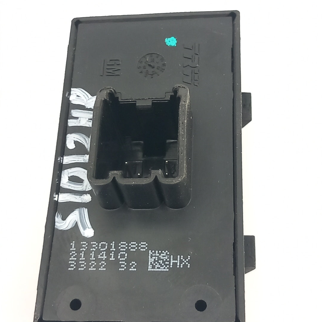 Бутон ел. стъкла задна врата лява / дясна черен Opel Meriva B