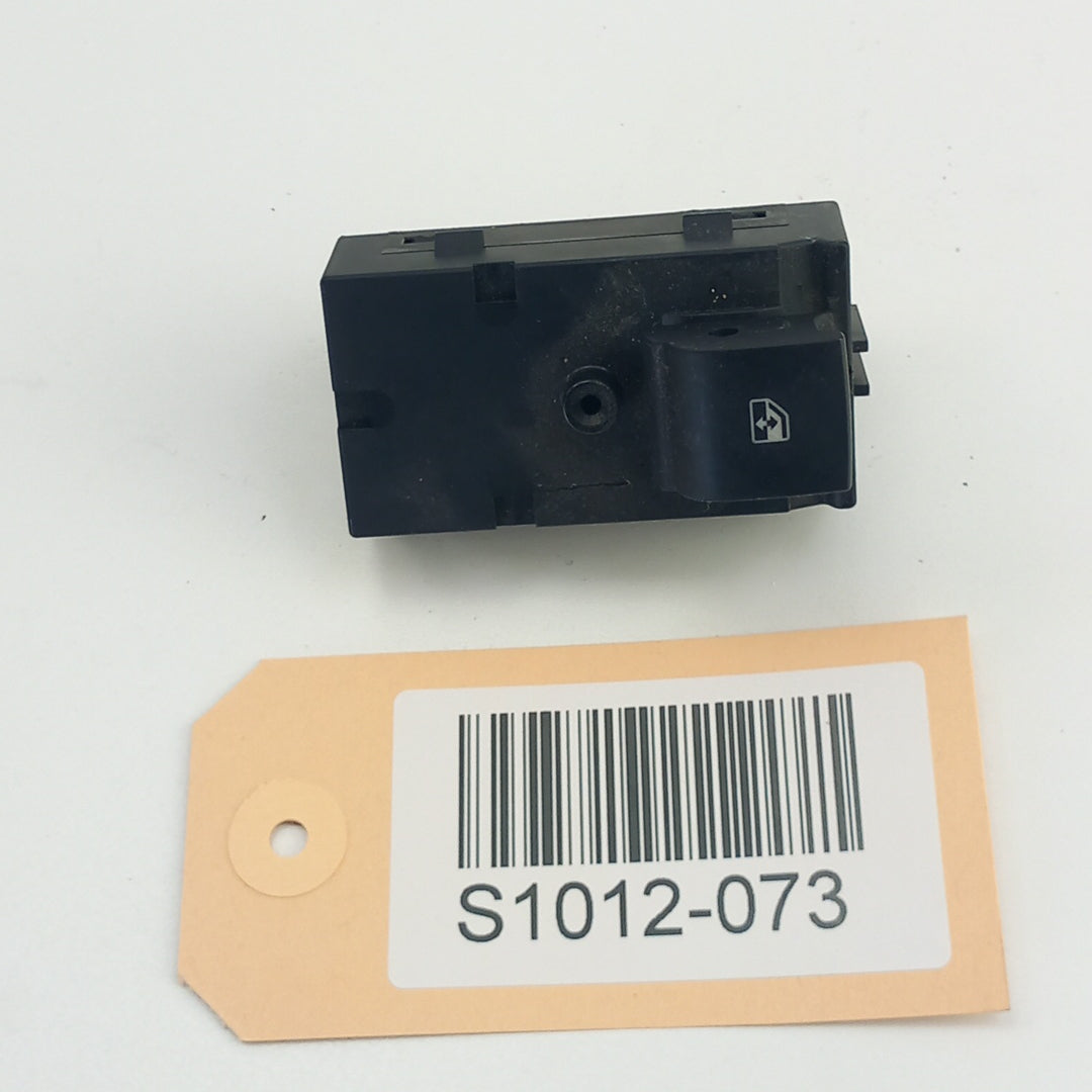 Бутон ел. стъкла задна врата лява / дясна черен Opel Meriva B