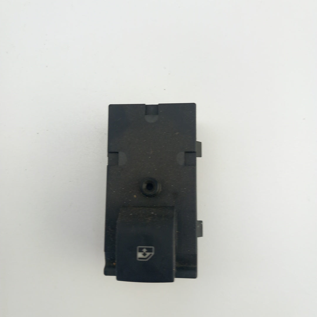 Бутон ел. стъкла задна врата лява / дясна черен Opel Meriva B