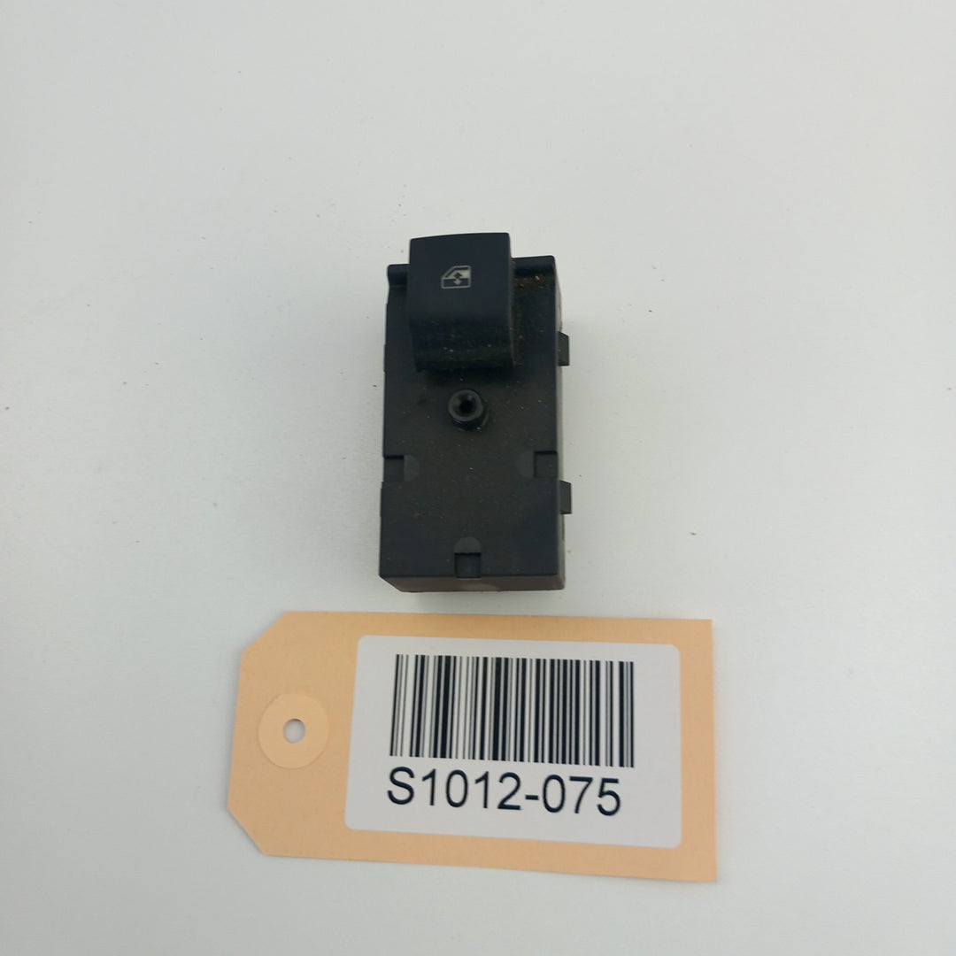 Бутон ел. стъкла задна врата лява / дясна черен Opel Meriva B