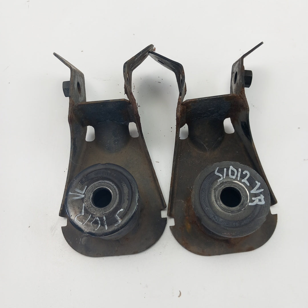 Държач опора предна броня ляв комплект дясно Opel Meriva B