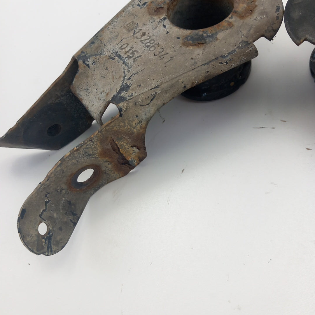 Държач опора предна броня ляв комплект дясно Opel Meriva B