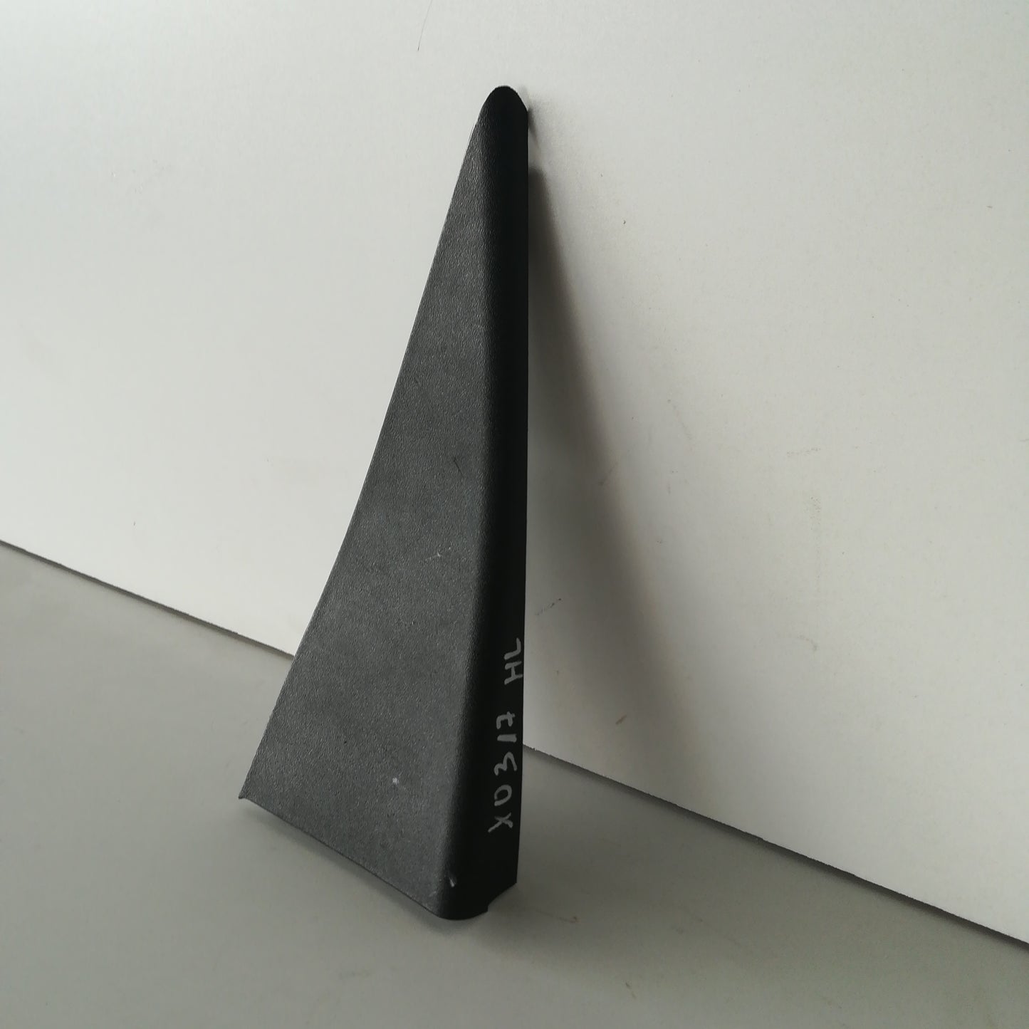 Пластмасов капак триъгълен отзад вътре ляво Meriva A