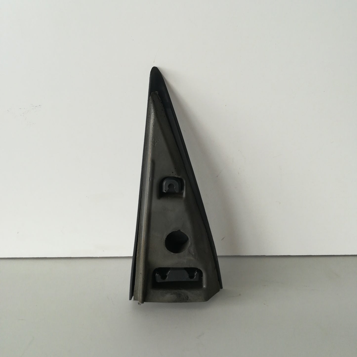 Пластмасов капак триъгълен отзад вътре ляво Meriva A