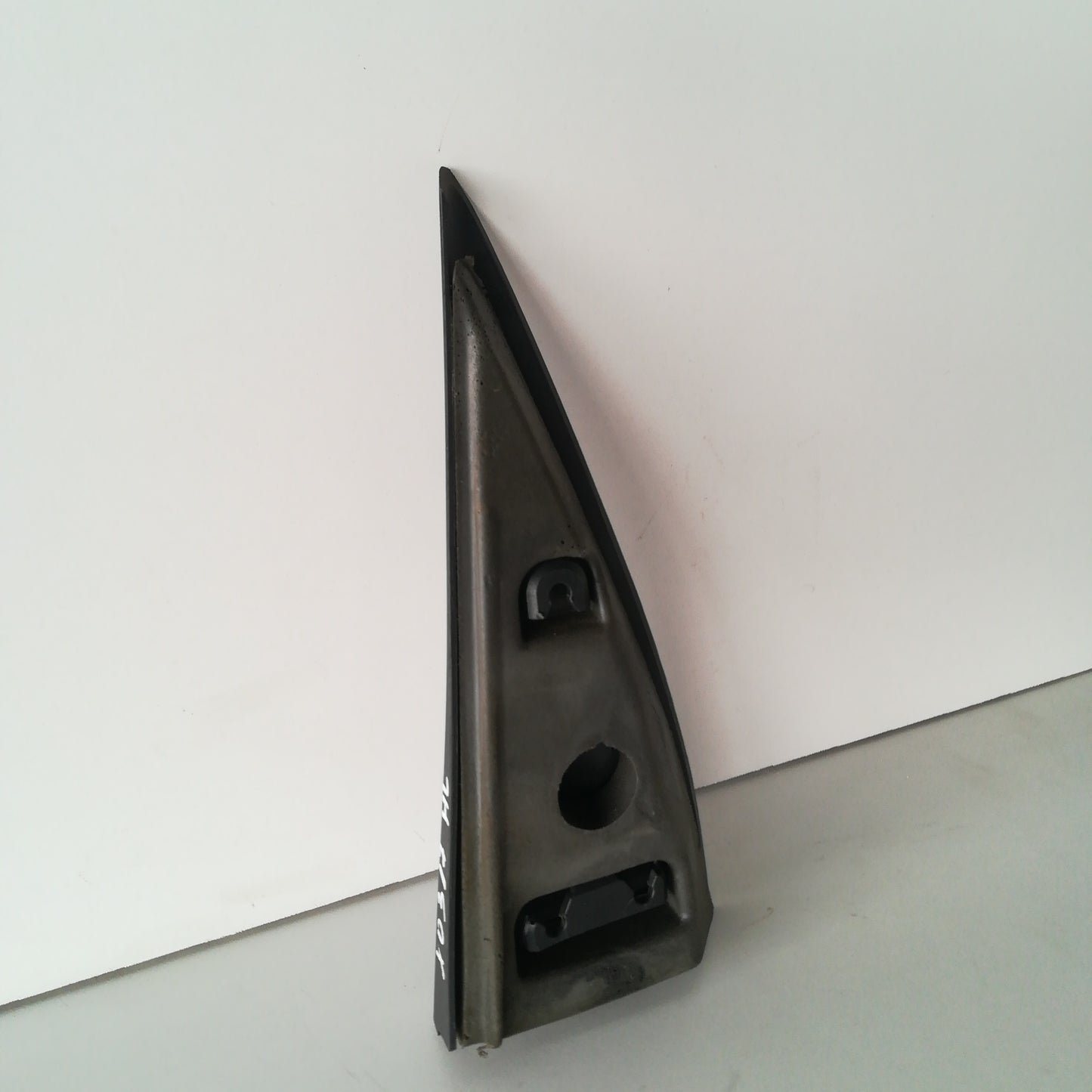 Пластмасов капак триъгълен отзад вътре ляво Meriva A