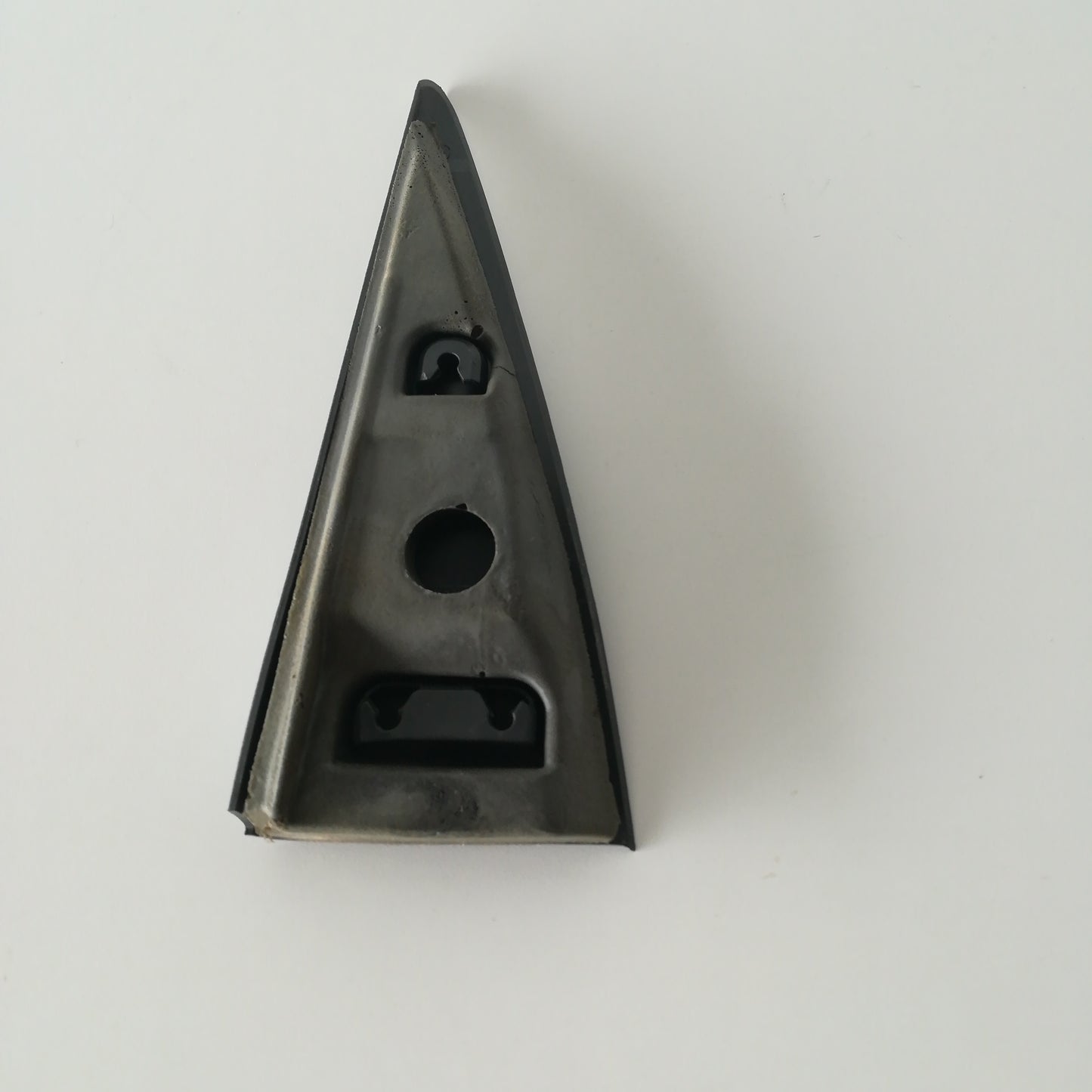 Пластмасов капак триъгълен отзад вътре ляво Meriva A