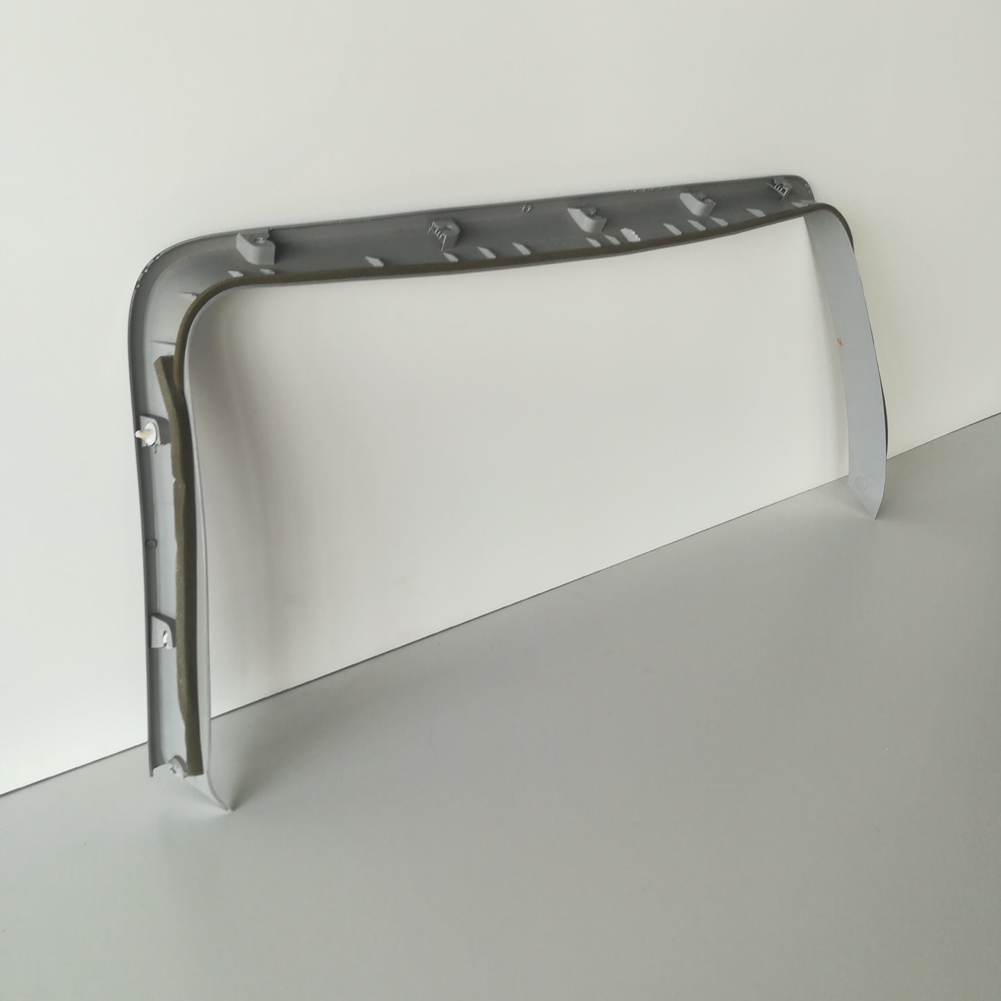 Лайсна пластмасова капак багажник Opel Meriva A