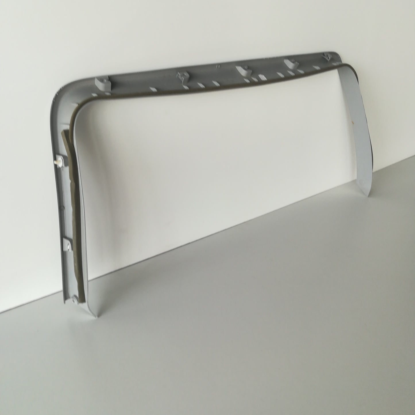 Лайсна пластмасова капак багажник Opel Meriva A