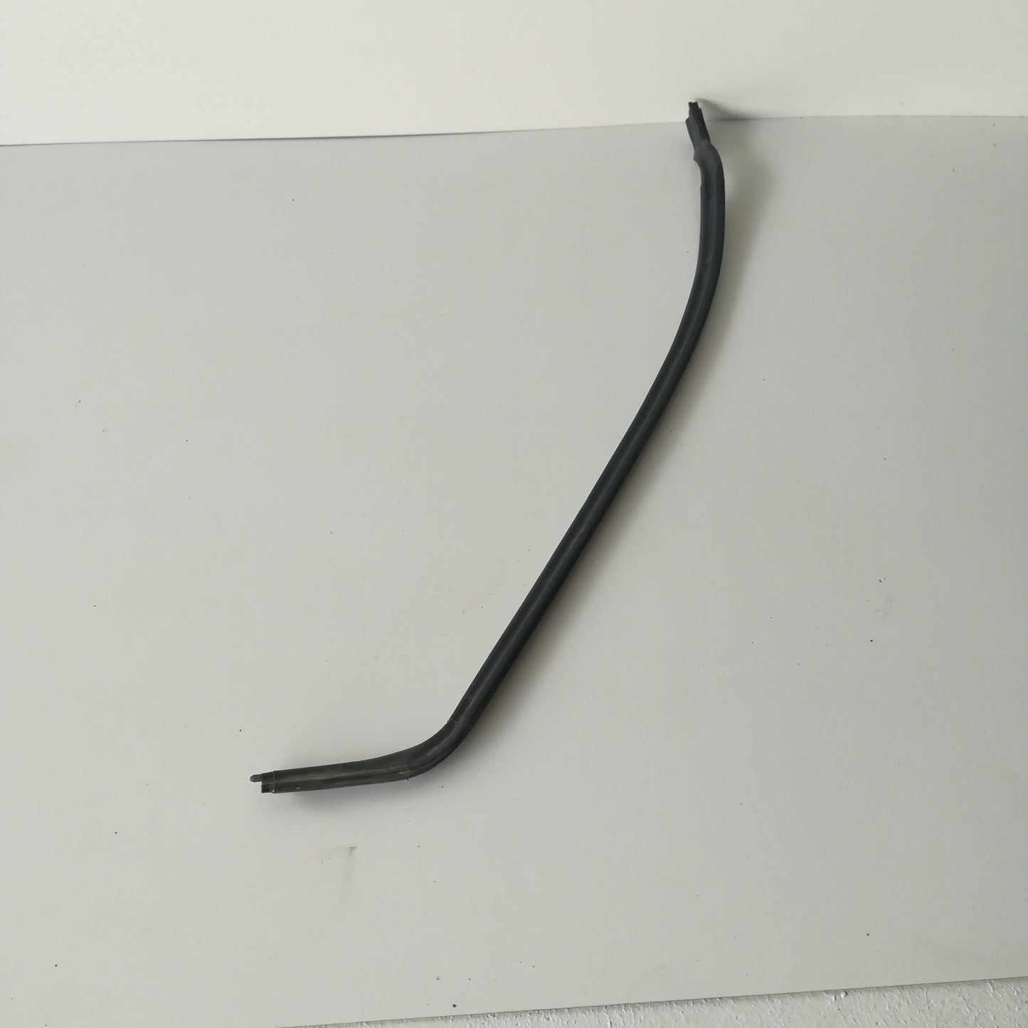 Уплътнение каросерия задна лява врата към калник Opel Meriva A