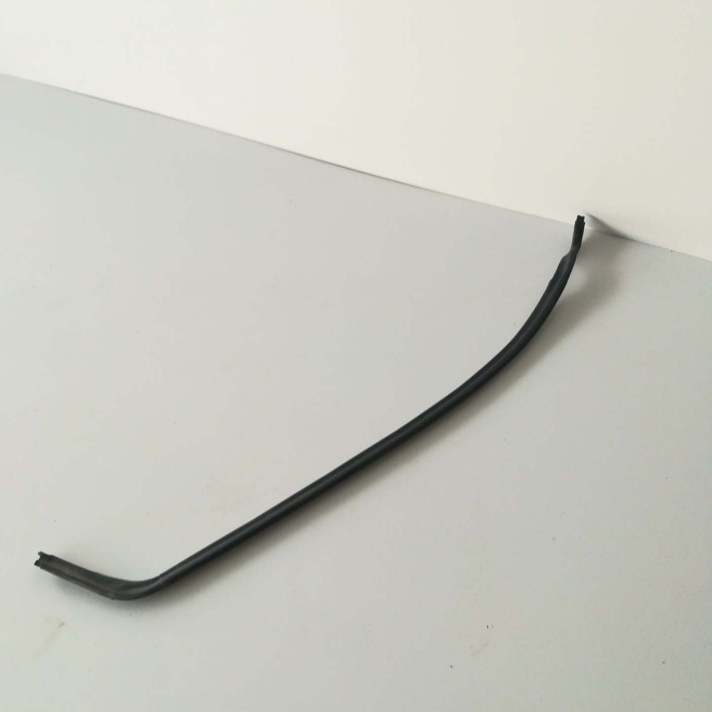 Уплътнение каросерия задна лява врата към калник Opel Meriva A