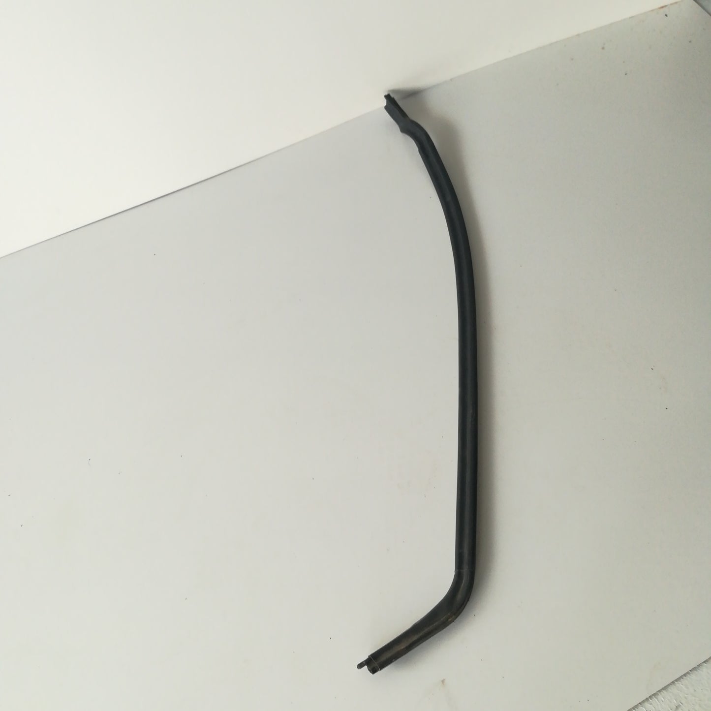 Уплътнение каросерия задна лява врата към калник Opel Meriva A