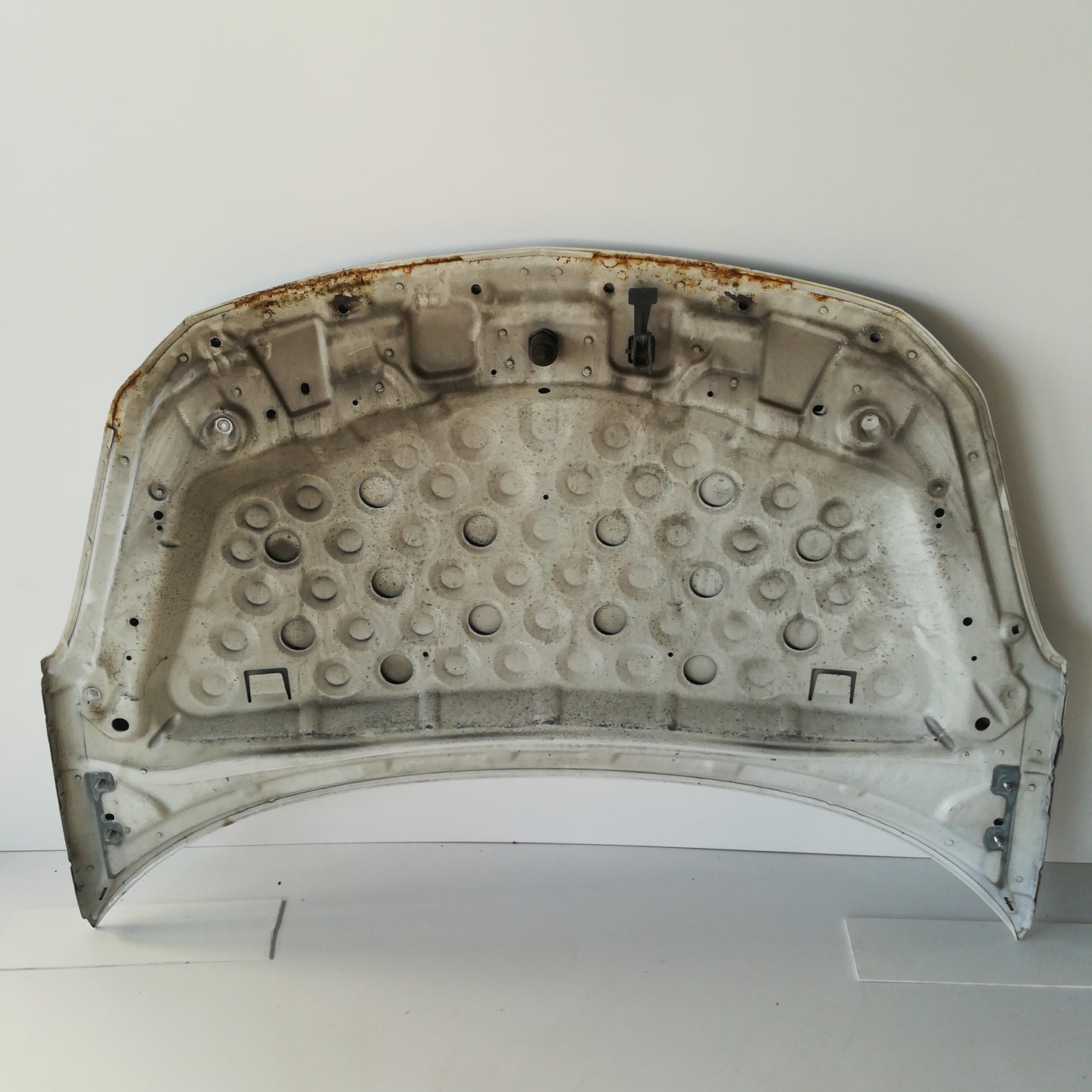 Капак преден бял Z474 Opel Corsa D