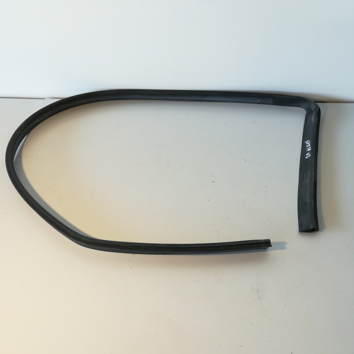 Уплътнение врата горе предна лява Opel Corsa D