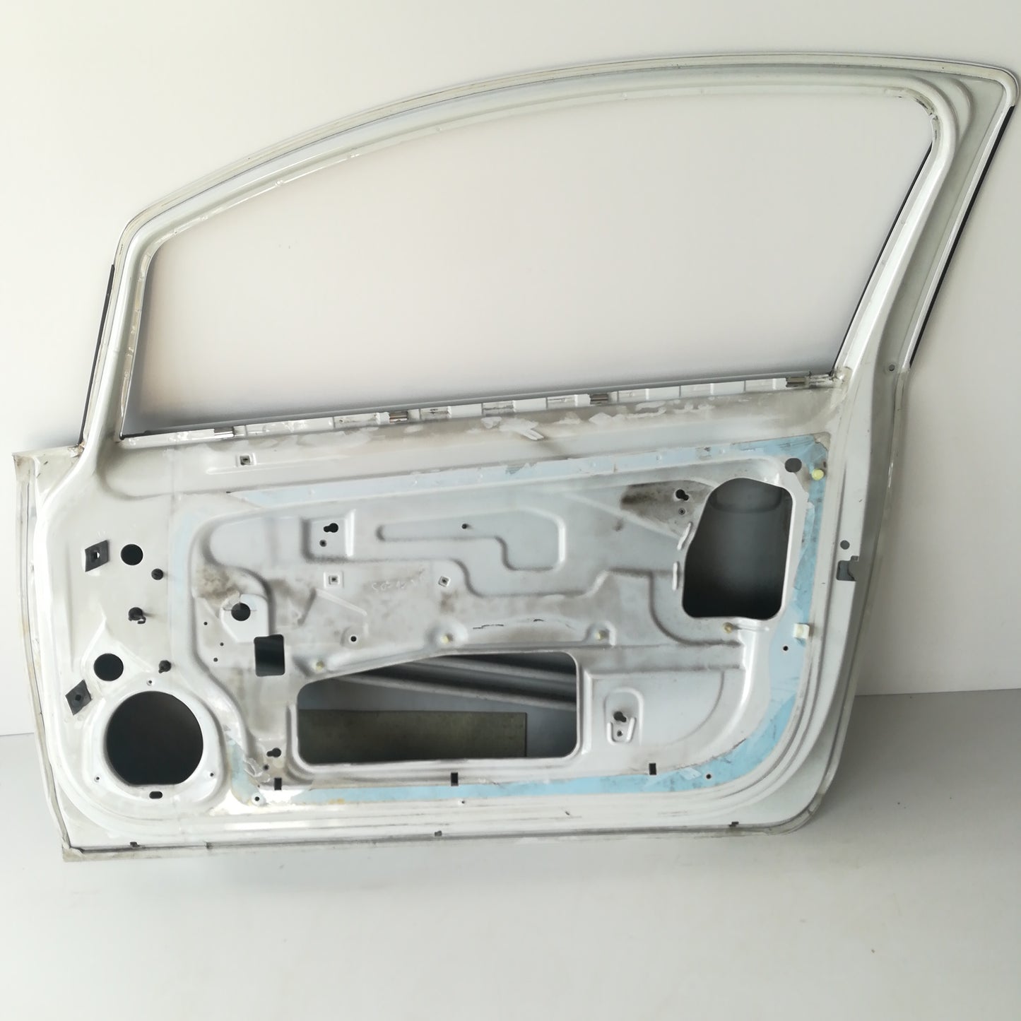 Врата предна дясна бяла Z474 Opel Corsa D 2/3 врати