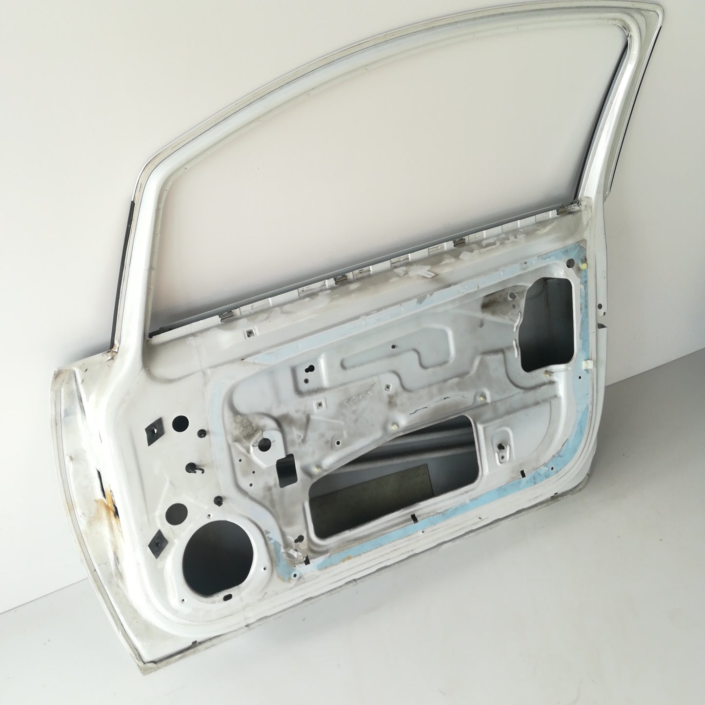 Врата предна дясна бяла Z474 Opel Corsa D 2/3 врати