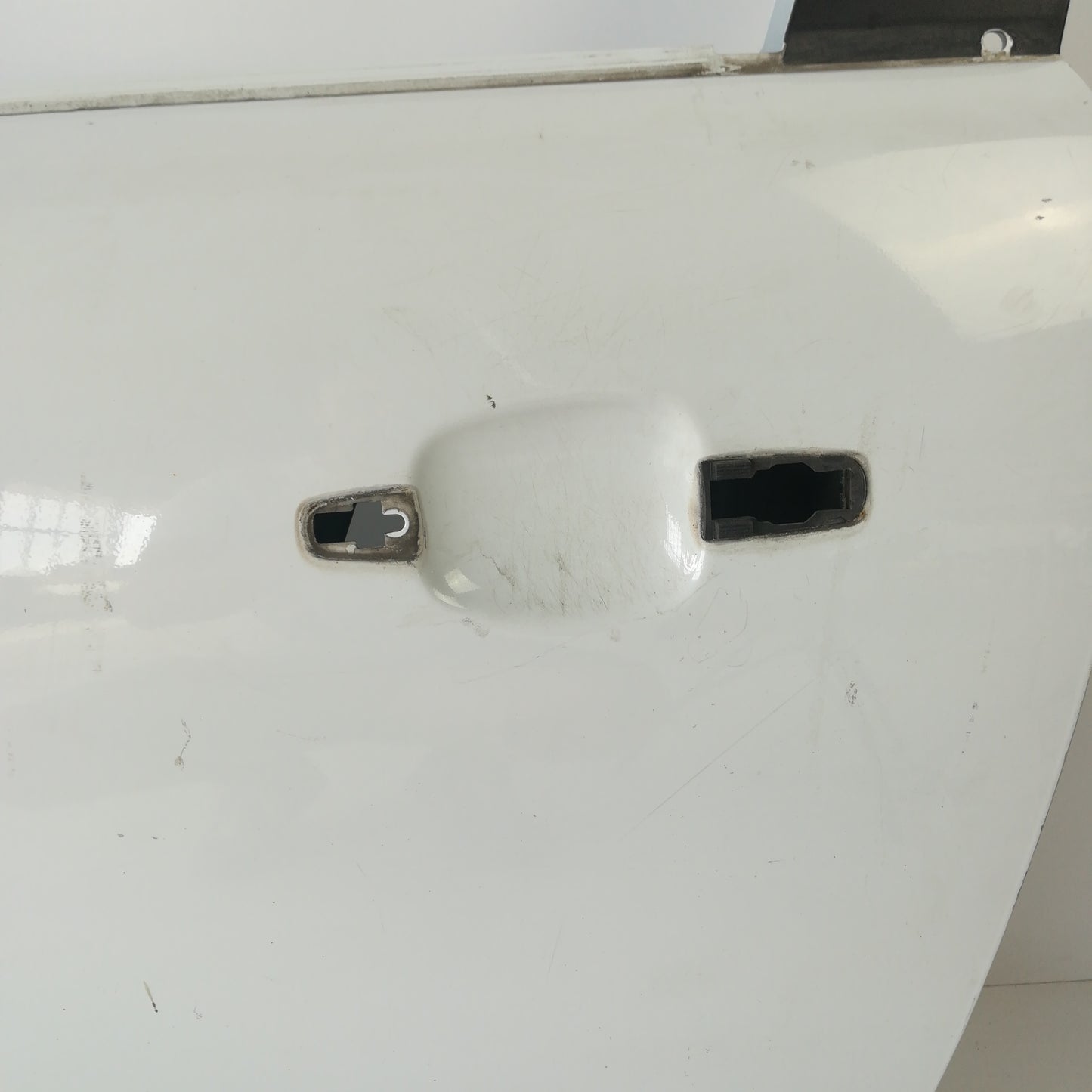 Врата предна лява бяла Z474 Opel Corsa D 2/3 врати