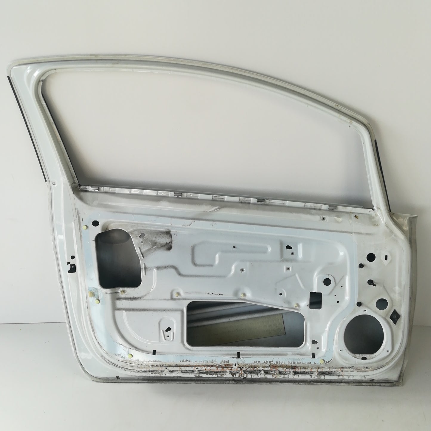 Врата предна лява бяла Z474 Opel Corsa D 2/3 врати