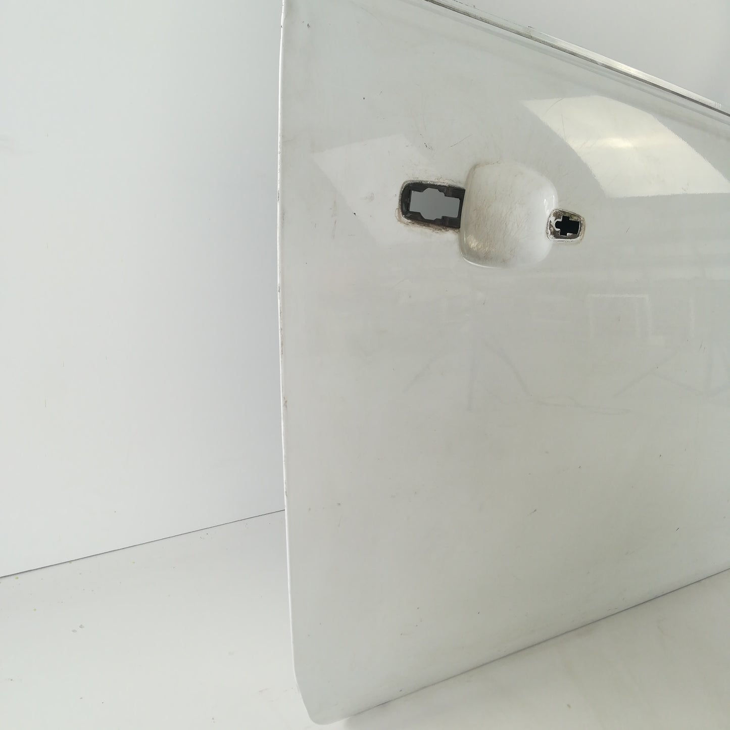 Врата предна дясна бяла Z474 Opel Corsa D 2/3 врати