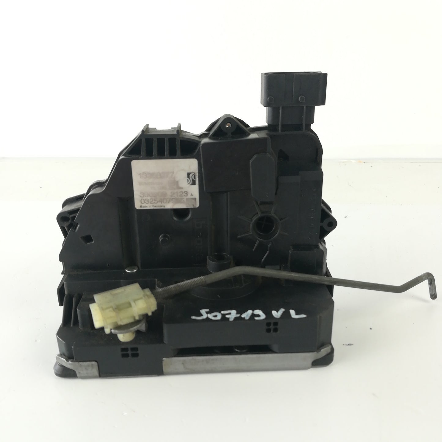 Брава предна лява врата централно заключване десен волан Opel Corsa D 3 Врати