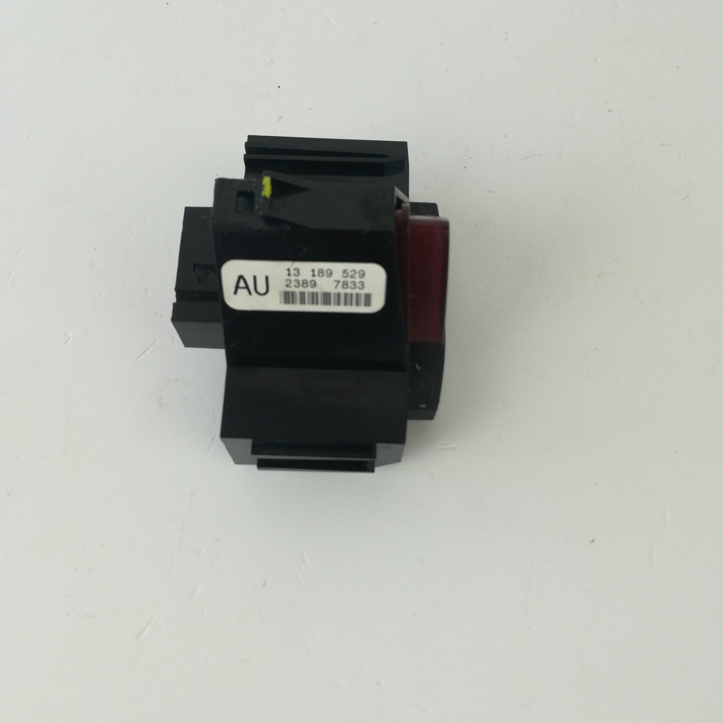 Превключвател аварийни светлини AU заключване врати/въздушна възглавница Opel Corsa D