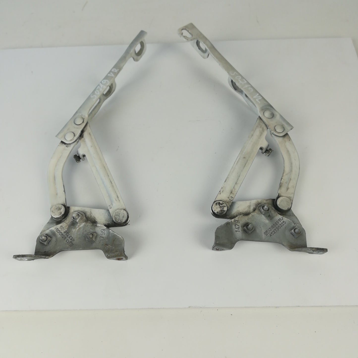 Комплект панти преден капак лява дясна бели Z474 Opel Corsa D