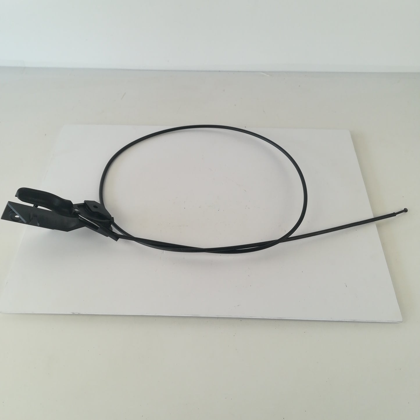 Дръжка жило отваряне капак двигател Opel Corsa D