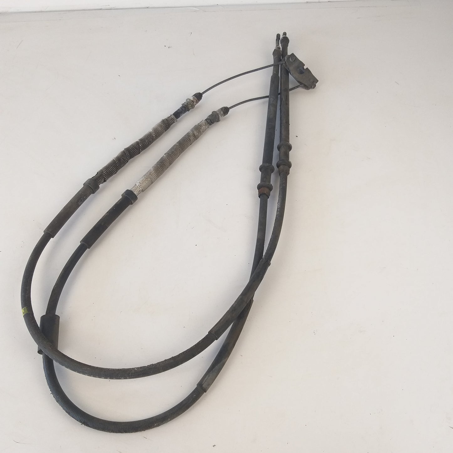 Жило за ръчна спирачка лява дясна страна Opel Corsa D