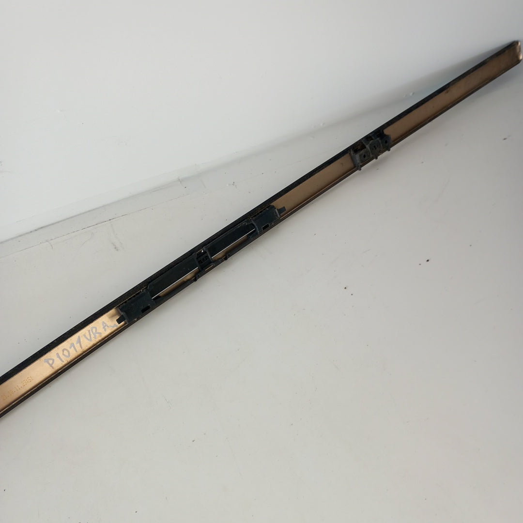 Лайсна дясна декоративна покрив Opel Astra J 5 врати