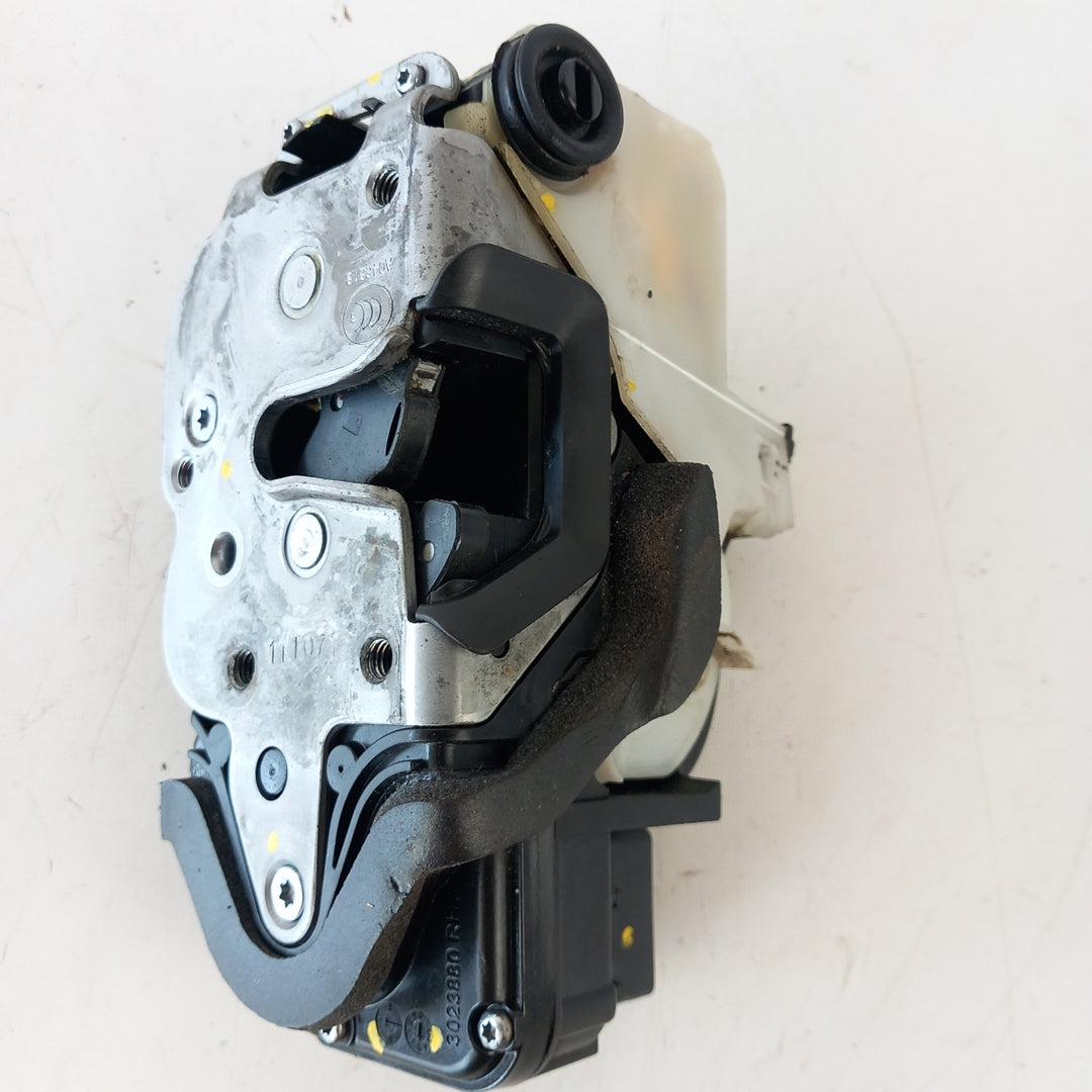 Брава актуатор задна дясна врата RHD десен волан Opel Astra J