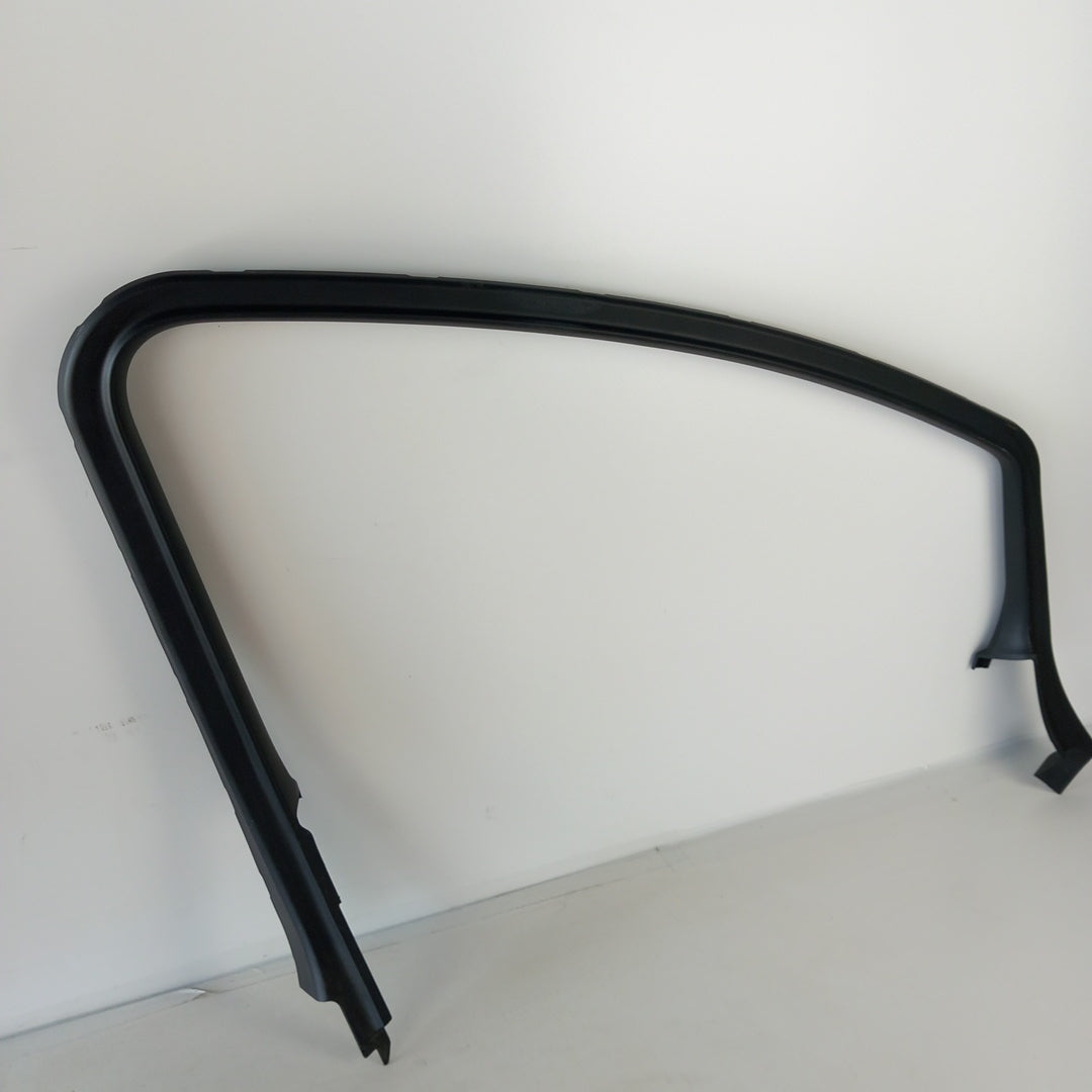 Капак рамка ляв прозорец вътре предна врата Opel Astra J 5 врати