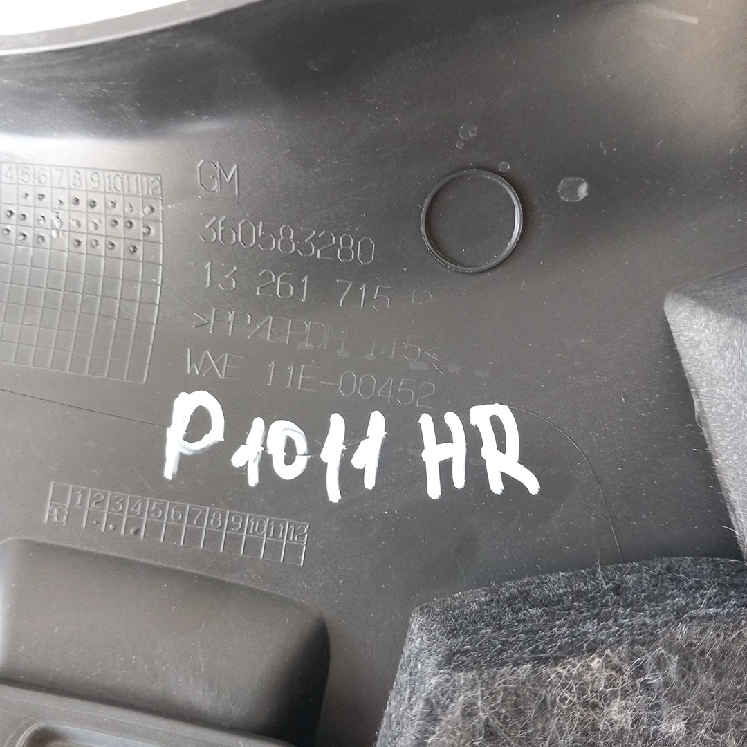 Капак десен заден колона кожена тапицерия Opel Astra J 5 врати