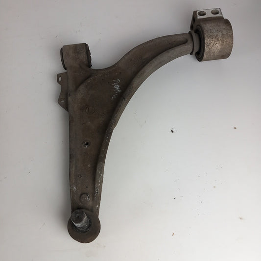 Носач ляв преден Opel Astra J